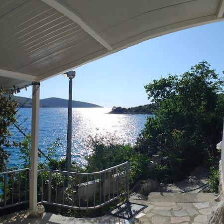 Ferienwohnung Direkt Na Moru - Bungalov Šibenik Exterior foto