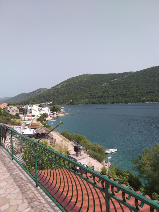 Ferienwohnung Direkt Na Moru - Bungalov Šibenik Exterior foto