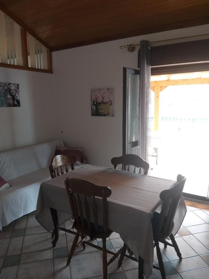 Ferienwohnung Direkt Na Moru - Bungalov Šibenik Exterior foto